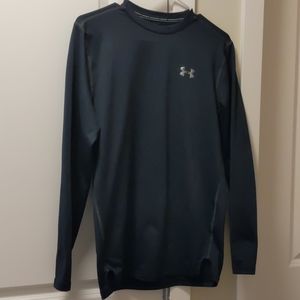 Black long sleeved under armour shirt